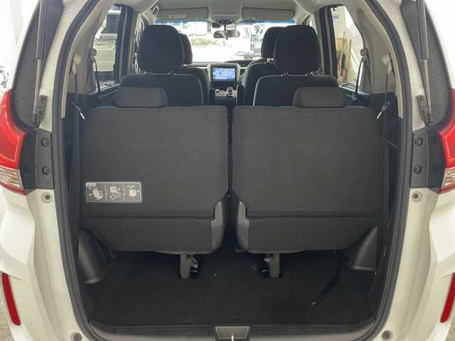 ホンダ フリード ハイブリット G ブラックスタイル 兵庫県 2024(令6)年 2万km プラチナホワイトパール ・純正9インチナビ/CD/DVD/Bluetooth/SD/TV/USB/・バックカメラ/・ビルトインETC/・両側パワースライドドア/・Honda　SENSING/・衝突軽減ブレーキ/・誤発進抑制機能/・歩行者事故低減ステアリング/・先行車発進お知らせ機能/・標識認識機能/・路外逸脱抑制機能/・アダプティブクルーズコントロール/・車線維持支援システム/・後方誤発進抑制機能/・前席シートヒーター/・純正15インチアルミホイール/・コンフォートビュー/・ドアミラーヒーター/・フロントワイパーデアイサー/・スマートキー/・ＬＥＤヘッドライト