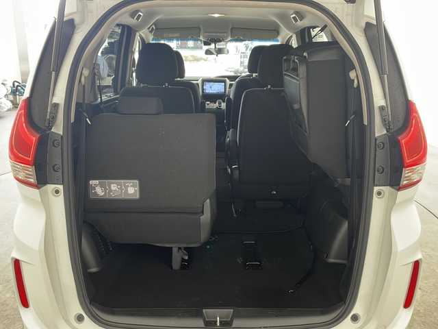 ホンダ フリード ハイブリット G ブラックスタイル 兵庫県 2024(令6)年 2万km プラチナホワイトパール ・純正9インチナビ/CD/DVD/Bluetooth/SD/TV/USB/・バックカメラ/・ビルトインETC/・両側パワースライドドア/・Honda　SENSING/・衝突軽減ブレーキ/・誤発進抑制機能/・歩行者事故低減ステアリング/・先行車発進お知らせ機能/・標識認識機能/・路外逸脱抑制機能/・アダプティブクルーズコントロール/・車線維持支援システム/・後方誤発進抑制機能/・前席シートヒーター/・純正15インチアルミホイール/・コンフォートビュー/・ドアミラーヒーター/・フロントワイパーデアイサー/・スマートキー/・ＬＥＤヘッドライト