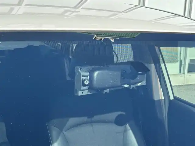 スバル インプレッサ スポーツ 1．6i－S 福岡県 2015(平27)年 5.4万km クリスタルホワイトP 社外ナビ(フルセグTV・DVD・FM・AM・BT)/純正アルミホイール/ETC/プッシュスタート/スマートキー/LEDヘッドライト/社外フロアマット