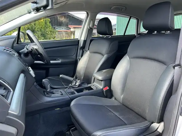 スバル インプレッサ スポーツ 1．6i－S 福岡県 2015(平27)年 5.4万km クリスタルホワイトP 社外ナビ(フルセグTV・DVD・FM・AM・BT)/純正アルミホイール/ETC/プッシュスタート/スマートキー/LEDヘッドライト/社外フロアマット