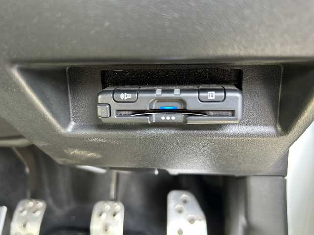 スズキ ジムニー XC 愛媛県 2021(令3)年 7.8万km ピュアホワイトP 純正ナビ/Bluetooth/CD/DVD/フルセグ/SD/ETC/クルーズコントロール/ドライブレコーダー前後/バックカメラ/社外テール/４WD/シートヒーター/フォグランプ/純正１６インチAW/ミラーヒーター/レーンキープアシスト/オートLEDヘッドライト/純正フロアマット/スマートキー