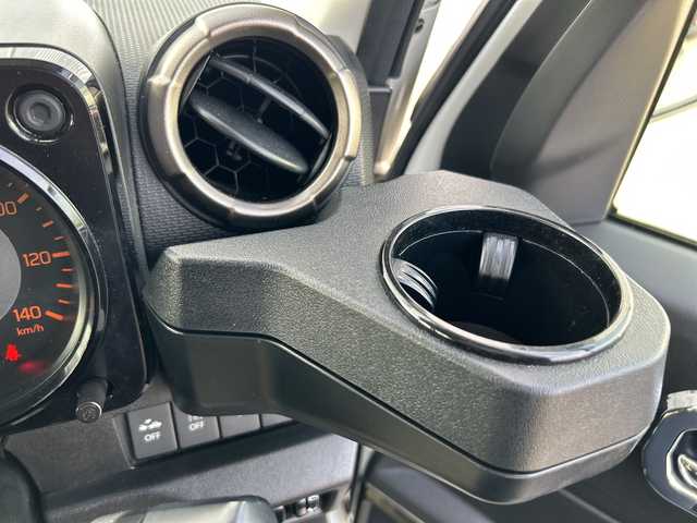 スズキ ジムニー XC 愛媛県 2021(令3)年 7.8万km ピュアホワイトP 純正ナビ/Bluetooth/CD/DVD/フルセグ/SD/ETC/クルーズコントロール/ドライブレコーダー前後/バックカメラ/社外テール/４WD/シートヒーター/フォグランプ/純正１６インチAW/ミラーヒーター/レーンキープアシスト/オートLEDヘッドライト/純正フロアマット/スマートキー