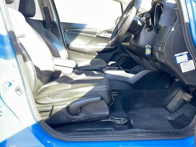 ホンダ フィット ハイブリット Lパッケージ 長野県 2013(平25)年 9.8万km ビビットスカイブルーP 純正ナビ/バックカメラ/ハーフレザーシート/ETC/社外15インチアルミ/ホイール付き冬タイヤ積込/クルーズコントロール/社外マフラー/マフラー積込/取説/スぺアキ―