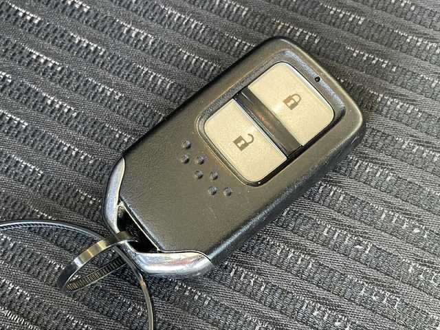 ホンダ フィット ハイブリット Lパッケージ 長野県 2013(平25)年 9.8万km ビビットスカイブルーP 純正ナビ/バックカメラ/ハーフレザーシート/ETC/社外15インチアルミ/ホイール付き冬タイヤ積込/クルーズコントロール/社外マフラー/マフラー積込/取説/スぺアキ―