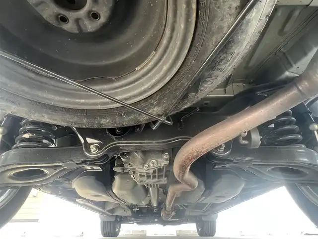 三菱 デリカＤ：５ D－Premium 秋田県 2015(平27)年 7.4万km ウォームホワイトパール 純正ナビ/４WD/両側パワスラ/純正アルミ/D席パワーシート/フルセグ/バックカメラ/スマートキー/前席シートヒーター/クルーズコントロール/フリップダウンモニター/パドルシフト/ルーフラック/スキッドバー/ETC/電動リアゲート/ステアリングスイッチ/社外フロアマット/純正ドアバイザー/オートライト/ダブルオートエアコン/パワーステアリング/パワーウィンドウ/電動格納ミラー/保証書/取扱説明書/記録簿