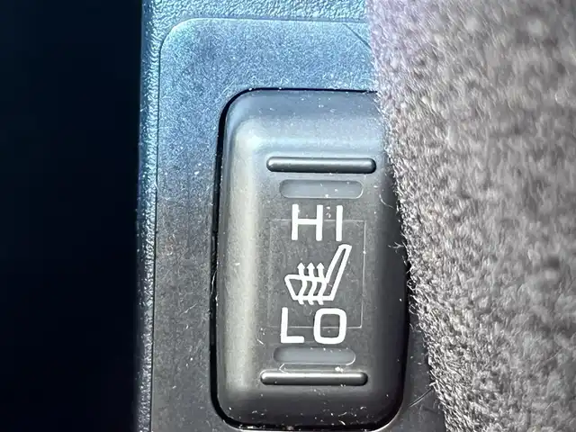 三菱 デリカＤ：５ D－Premium 秋田県 2015(平27)年 7.4万km ウォームホワイトパール 純正ナビ/４WD/両側パワスラ/純正アルミ/D席パワーシート/フルセグ/バックカメラ/スマートキー/前席シートヒーター/クルーズコントロール/フリップダウンモニター/パドルシフト/ルーフラック/スキッドバー/ETC/電動リアゲート/ステアリングスイッチ/社外フロアマット/純正ドアバイザー/オートライト/ダブルオートエアコン/パワーステアリング/パワーウィンドウ/電動格納ミラー/保証書/取扱説明書/記録簿