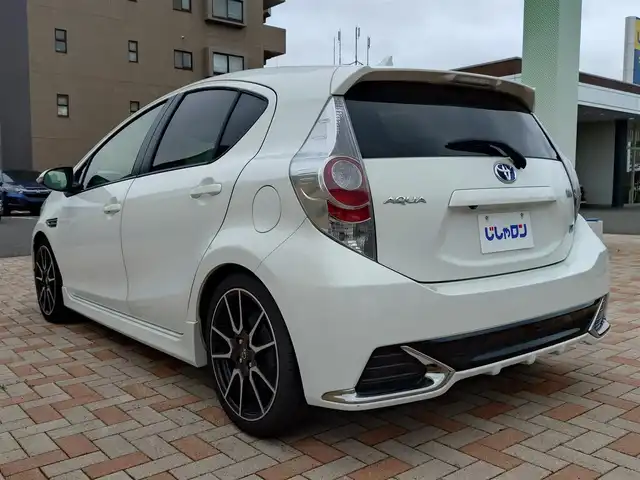 トヨタ アクア G G’s 新潟県 2014(平26)年 8.2万km ライムホワイトパールクリスタルシャイン (株)IDOMが運営する【じしゃロン新潟店】の自社ローン専用車両になります。/こちらは現金またはオートローンご利用時の価格です。自社ローンご希望の方は別途その旨お申付け下さい/純正SDナビ/FM/AM/CD/視聴可能/ワンセグTV視聴可能(走行中視聴可能)/Bluetooth/USB接続可能/バックカメラ/ETC/プッシュスタート/ハーフレザーシート/前方のみドライブレコーダー(品番：DRY-FH51)/純正フロアマット/電動格納ウィンカーミラー/フォグランプ/ECO/EVモード/スマートキー/スペアキー×１/取扱説明書