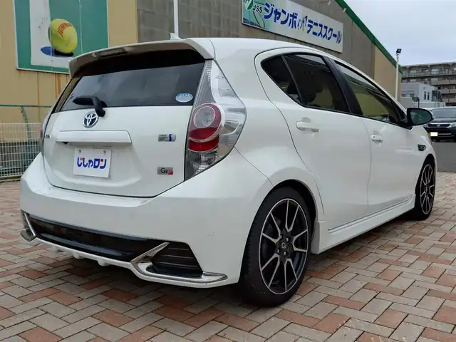トヨタ アクア G G’s 新潟県 2014(平26)年 8.2万km ライムホワイトパールクリスタルシャイン (株)IDOMが運営する【じしゃロン新潟店】の自社ローン専用車両になります。/こちらは現金またはオートローンご利用時の価格です。自社ローンご希望の方は別途その旨お申付け下さい/純正SDナビ/FM/AM/CD/視聴可能/ワンセグTV視聴可能(走行中視聴可能)/Bluetooth/USB接続可能/バックカメラ/ETC/プッシュスタート/ハーフレザーシート/前方のみドライブレコーダー(品番：DRY-FH51)/純正フロアマット/電動格納ウィンカーミラー/フォグランプ/ECO/EVモード/スマートキー/スペアキー×１/取扱説明書