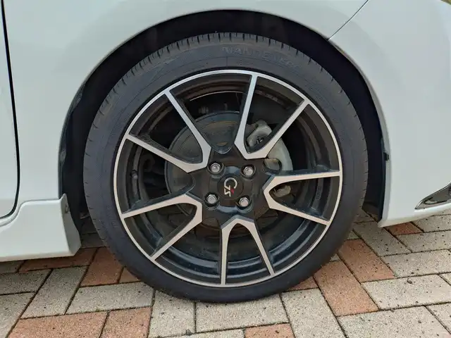 トヨタ アクア G G’s 新潟県 2014(平26)年 8.2万km ライムホワイトパールクリスタルシャイン (株)IDOMが運営する【じしゃロン新潟店】の自社ローン専用車両になります。/こちらは現金またはオートローンご利用時の価格です。自社ローンご希望の方は別途その旨お申付け下さい/純正SDナビ/FM/AM/CD/視聴可能/ワンセグTV視聴可能(走行中視聴可能)/Bluetooth/USB接続可能/バックカメラ/ETC/プッシュスタート/ハーフレザーシート/前方のみドライブレコーダー(品番：DRY-FH51)/純正フロアマット/電動格納ウィンカーミラー/フォグランプ/ECO/EVモード/スマートキー/スペアキー×１/取扱説明書