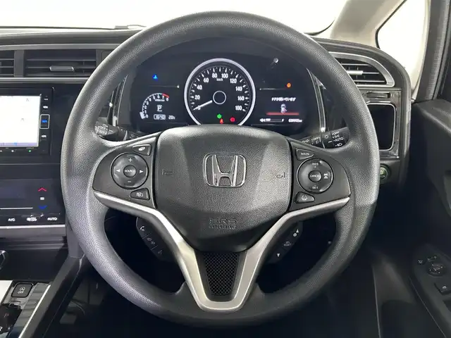 ホンダ シャトル G ホンダセンシング 佐賀県 2021(令3)年 4万km クリスタルブラックパール 純正7インチナビ/CD/DVD/ワンセグTV/Bluetooth/バックカメラ/衝突軽減システム/レーダークルーズコントロール/レーンアシスト/オートライト/先行者発進告知/ロードサインアシスト/LEDヘッドライト/フォグライト/ビルトインETC/ISOFIXシート/フロアマット/スマートキー/スペアキー/電動格納ミラー/禁煙車/ステアリングスイッチ/ウィンカーミラー