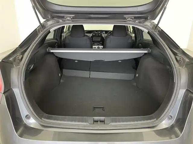 トヨタ プリウス S 埼玉県 2016(平28)年 3万km グレーメタリック エアロ　純正ナビ　バックカメラ　レーダークルーズコントロール　純正アルミホイール　純正フロアマット　ＣＤ　ＤＶＤ　Ｂｌｕｅｔｏｏｔｈ　地デジフルセグＴＶ　スマートキー　オートライト　ＬＥＤヘッドライト