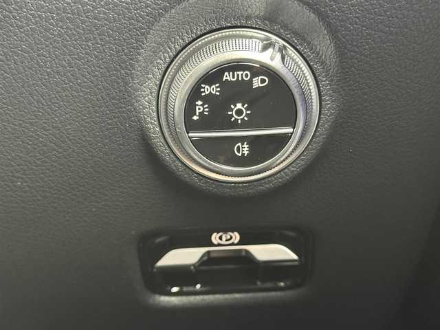 メルセデス・ベンツ Ｃ２００ アバンギャルド AMGライン 愛知県 2022(令4)年 0.9万km 白 １オーナー　/ナビ　/全方位カメラ　/サンルーフ　/置くだけ充電　/追従クルコン　/パワーシート　/シートヒーター　/レザー調シート　/ＥＴＣ２．０　/ＨＵＤ　/ＢＳＭ　/前後ドラレコ　/アルミホイール　/ＬＥＤ　/保証書　/取説