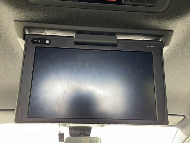トヨタ ヴォクシー ZS 煌 千葉県 2018(平30)年 5.6万km ホワイトパールクリスタルシャイン トヨタセーフティセンス/　衝突被害軽減システム/車線逸脱警報/　先行車発進お知らせ/クルーズコントロール/　オートハイビーム/LEDヘッドライト/純正SDナビ/　（Bluetooth/CD/DVD/USB入力端子/フルセグTV）/　ミュージックサーバー（SD）/ミュージックプレイヤー接続（iPod）/車外カメラ（バック）/純正後席用モニター/純正ビルトインETC/純正ドライブレコーダー（前方のみ）/ウォークスルー/両側パワースライドドア/純正フロアマット/パワーステアリング/ステアリングスイッチ/パワーウィンドウ/MTモード付AT/純正16インチアルミホイール