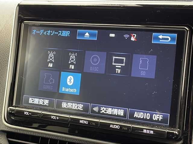 トヨタ ヴォクシー ZS 煌 千葉県 2018(平30)年 5.6万km ホワイトパールクリスタルシャイン トヨタセーフティセンス/　衝突被害軽減システム/車線逸脱警報/　先行車発進お知らせ/クルーズコントロール/　オートハイビーム/LEDヘッドライト/純正SDナビ/　（Bluetooth/CD/DVD/USB入力端子/フルセグTV）/　ミュージックサーバー（SD）/ミュージックプレイヤー接続（iPod）/車外カメラ（バック）/純正後席用モニター/純正ビルトインETC/純正ドライブレコーダー（前方のみ）/ウォークスルー/両側パワースライドドア/純正フロアマット/パワーステアリング/ステアリングスイッチ/パワーウィンドウ/MTモード付AT/純正16インチアルミホイール