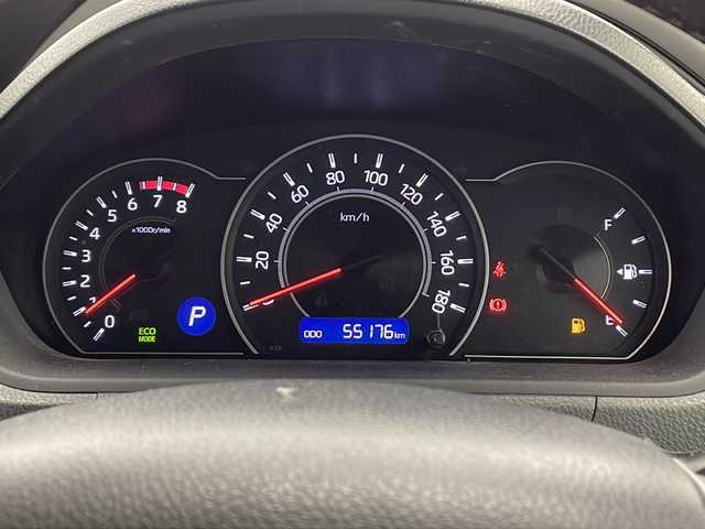 トヨタ ヴォクシー ZS 煌 千葉県 2018(平30)年 5.6万km ホワイトパールクリスタルシャイン トヨタセーフティセンス/　衝突被害軽減システム/車線逸脱警報/　先行車発進お知らせ/クルーズコントロール/　オートハイビーム/LEDヘッドライト/純正SDナビ/　（Bluetooth/CD/DVD/USB入力端子/フルセグTV）/　ミュージックサーバー（SD）/ミュージックプレイヤー接続（iPod）/車外カメラ（バック）/純正後席用モニター/純正ビルトインETC/純正ドライブレコーダー（前方のみ）/ウォークスルー/両側パワースライドドア/純正フロアマット/パワーステアリング/ステアリングスイッチ/パワーウィンドウ/MTモード付AT/純正16インチアルミホイール