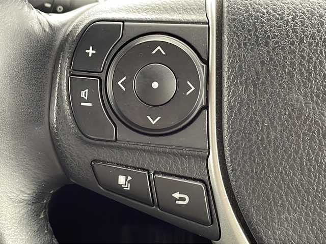 トヨタ ヴォクシー ZS 煌 千葉県 2018(平30)年 5.6万km ホワイトパールクリスタルシャイン トヨタセーフティセンス/　衝突被害軽減システム/車線逸脱警報/　先行車発進お知らせ/クルーズコントロール/　オートハイビーム/LEDヘッドライト/純正SDナビ/　（Bluetooth/CD/DVD/USB入力端子/フルセグTV）/　ミュージックサーバー（SD）/ミュージックプレイヤー接続（iPod）/車外カメラ（バック）/純正後席用モニター/純正ビルトインETC/純正ドライブレコーダー（前方のみ）/ウォークスルー/両側パワースライドドア/純正フロアマット/パワーステアリング/ステアリングスイッチ/パワーウィンドウ/MTモード付AT/純正16インチアルミホイール