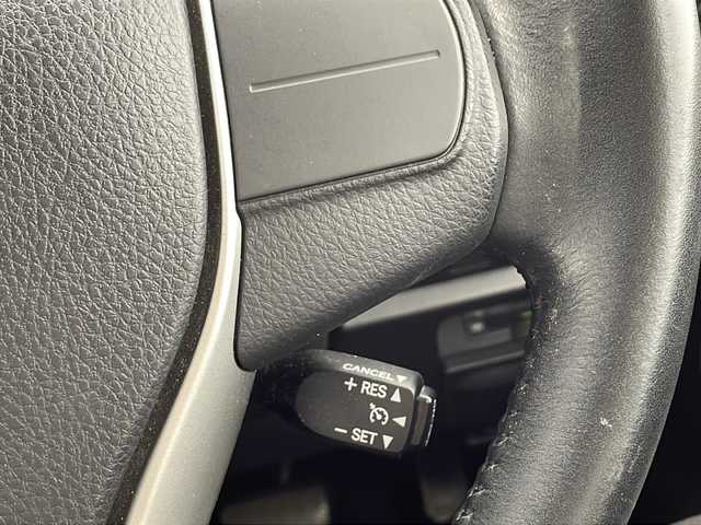 トヨタ ヴォクシー ZS 煌 千葉県 2018(平30)年 5.6万km ホワイトパールクリスタルシャイン トヨタセーフティセンス/　衝突被害軽減システム/車線逸脱警報/　先行車発進お知らせ/クルーズコントロール/　オートハイビーム/LEDヘッドライト/純正SDナビ/　（Bluetooth/CD/DVD/USB入力端子/フルセグTV）/　ミュージックサーバー（SD）/ミュージックプレイヤー接続（iPod）/車外カメラ（バック）/純正後席用モニター/純正ビルトインETC/純正ドライブレコーダー（前方のみ）/ウォークスルー/両側パワースライドドア/純正フロアマット/パワーステアリング/ステアリングスイッチ/パワーウィンドウ/MTモード付AT/純正16インチアルミホイール