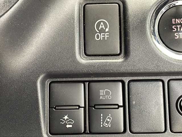 トヨタ ヴォクシー ZS 煌 千葉県 2018(平30)年 5.6万km ホワイトパールクリスタルシャイン トヨタセーフティセンス/　衝突被害軽減システム/車線逸脱警報/　先行車発進お知らせ/クルーズコントロール/　オートハイビーム/LEDヘッドライト/純正SDナビ/　（Bluetooth/CD/DVD/USB入力端子/フルセグTV）/　ミュージックサーバー（SD）/ミュージックプレイヤー接続（iPod）/車外カメラ（バック）/純正後席用モニター/純正ビルトインETC/純正ドライブレコーダー（前方のみ）/ウォークスルー/両側パワースライドドア/純正フロアマット/パワーステアリング/ステアリングスイッチ/パワーウィンドウ/MTモード付AT/純正16インチアルミホイール