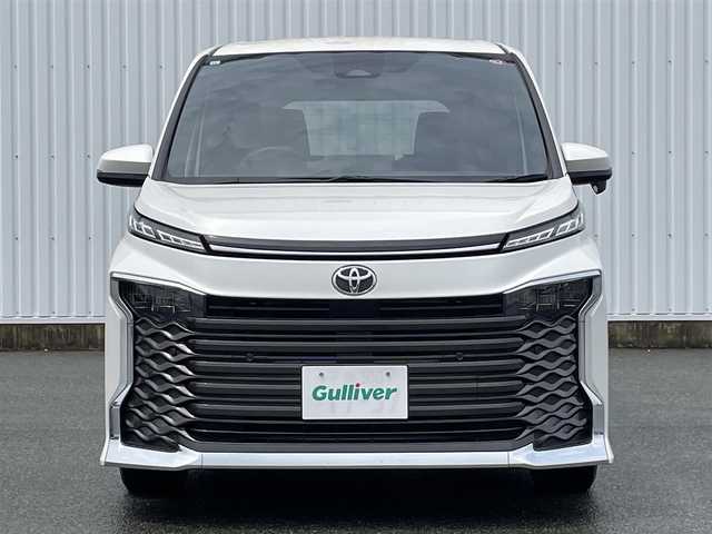 トヨタ ヴォクシー S－Z 福岡県 2023(令5)年 0.8万km ホワイトパールクリスタルシャイン トヨタセーフティセンス/PCS/LDA/クリアランスソナー/純正１０．５インチＤＡナビ/フルセグTV/CD/DVD/BT/HDMI/バックカメラ/両側パワースライドドア/シートヒーター/ハーフレザー/レーダークルーズコントロール/社外ＡＷ/ビルトインETC2.0/電動パーキング/ブレーキホールド/スマートキー/プッシュスタート/LEDオートライト