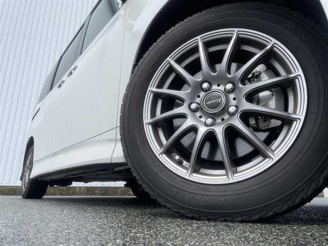 トヨタ ヴォクシー S－Z 福岡県 2023(令5)年 0.8万km ホワイトパールクリスタルシャイン トヨタセーフティセンス/PCS/LDA/クリアランスソナー/純正１０．５インチＤＡナビ/フルセグTV/CD/DVD/BT/HDMI/バックカメラ/両側パワースライドドア/シートヒーター/ハーフレザー/レーダークルーズコントロール/社外ＡＷ/ビルトインETC2.0/電動パーキング/ブレーキホールド/スマートキー/プッシュスタート/LEDオートライト