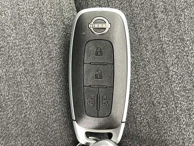 日産 セレナ e－パワー ハイウェイスター V 千葉県 2025(令7)年 0.1千km プリズムホワイト 登録済未使用車/純正９型ナビ/全方位カメラ/ビルトインＥＴＣ２．０/置くだけ充電/インテリジェントルームミラー/プロパイロット/コーナーセンサー/エマージェンシーブレーキ/レーンキープ/ＢＳＷ/両側電動スライドドア/ＬＥＤヘッドライト