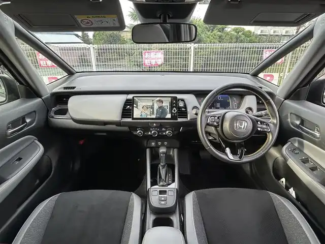 ホンダ フィット e:HEV RS 愛知県 2023(令5)年 3万km グレー 純正ナビ/　【BT/地デジTV/USB】/ホンダセンシング/・衝突軽減ブレーキ/・先行車発信お知らせ/・歩行者事故低減ステアリング/・路外逸脱抑制機能/・標識認識/・アダプティブクルーズコントロール/・車線維持支援/純正LEDヘッドライト/純正16インチAW/バックカメラ/ビルトインETC/パドルシフト/バックカメラ/ビルトインETC2.0/ドライブモードセレクター/電動パーキングブレーキ