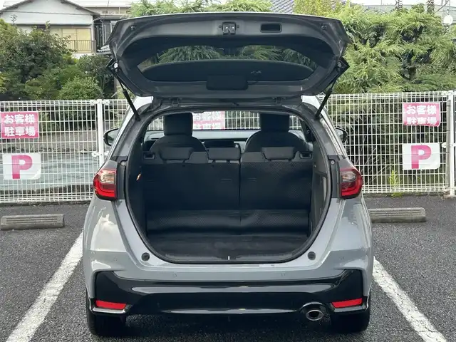 ホンダ フィット e:HEV RS 愛知県 2023(令5)年 3万km グレー 純正ナビ/　【BT/地デジTV/USB】/ホンダセンシング/・衝突軽減ブレーキ/・先行車発信お知らせ/・歩行者事故低減ステアリング/・路外逸脱抑制機能/・標識認識/・アダプティブクルーズコントロール/・車線維持支援/純正LEDヘッドライト/純正16インチAW/バックカメラ/ビルトインETC/パドルシフト/バックカメラ/ビルトインETC2.0/ドライブモードセレクター/電動パーキングブレーキ