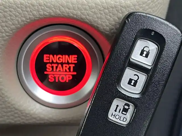 ホンダ Ｎ ＢＯＸ G L ホンダセンシング 奈良県 2019(平31)年 6.8万km モーニングミストブルーM 純正ＳＤナビ（ＶＸＭ－１９４ＶＦｉ）　/Ｂｌｕｅｔｏｏｔｈ　/ＣＤ／ＤＶＤ　/フルセグ　/バックカメラ　/レーダークルーズコントロール　/ビルトインＥＴＣ　/スマートキー　/ＬＥＤヘッドライト　/純正フロアマット/i-stop/レーンキープアシスト
