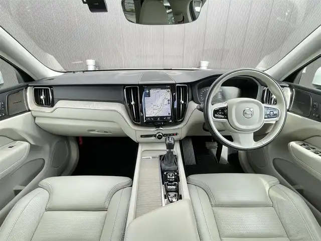 ボルボ ＸＣ６０ D4 AWD インスクリプション 長野県 2020(令2)年 3.1万km パール サンルーフ　/ＨＵＤ　/白革　/ベンチレーション /ｈａｒｍａｎ／ｋａｒｄｏｎ　/３６０°ナビ　/ＴＶ　/ＣａｒＰｌａｙ　/自動駐車　/ＡＣＣ　/ＢＬＩＳ　/ＬＫＡ　/パワーバックドア　/全席シートヒーター /ステアリングヒーター/純正ドライブレコーダー/保証書・取説・スペアキー