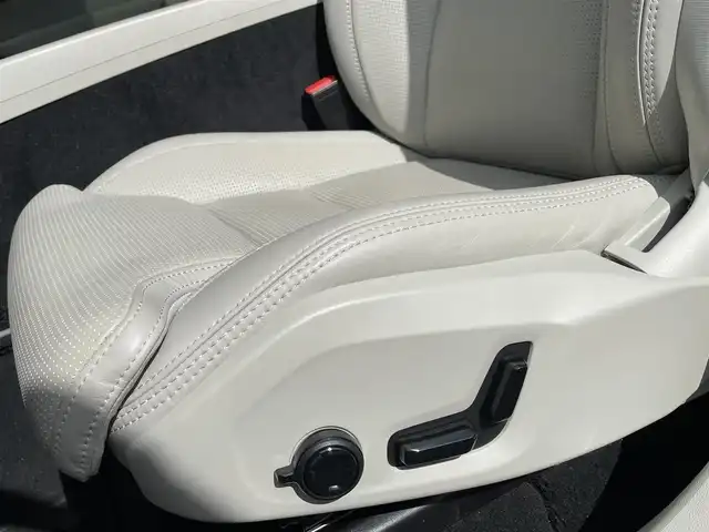 ボルボ ＸＣ６０ D4 AWD インスクリプション 長野県 2020(令2)年 3.1万km パール サンルーフ　/ＨＵＤ　/白革　/ベンチレーション /ｈａｒｍａｎ／ｋａｒｄｏｎ　/３６０°ナビ　/ＴＶ　/ＣａｒＰｌａｙ　/自動駐車　/ＡＣＣ　/ＢＬＩＳ　/ＬＫＡ　/パワーバックドア　/全席シートヒーター /ステアリングヒーター/純正ドライブレコーダー/保証書・取説・スペアキー