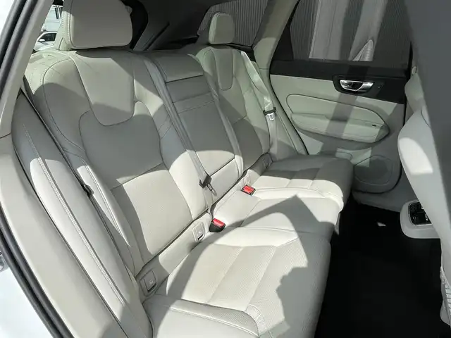 ボルボ ＸＣ６０ D4 AWD インスクリプション 長野県 2020(令2)年 3.1万km パール サンルーフ　/ＨＵＤ　/白革　/ベンチレーション /ｈａｒｍａｎ／ｋａｒｄｏｎ　/３６０°ナビ　/ＴＶ　/ＣａｒＰｌａｙ　/自動駐車　/ＡＣＣ　/ＢＬＩＳ　/ＬＫＡ　/パワーバックドア　/全席シートヒーター /ステアリングヒーター/純正ドライブレコーダー/保証書・取説・スペアキー