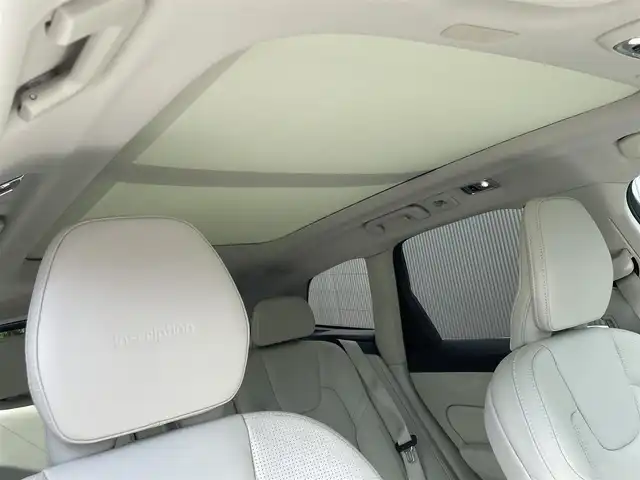 ボルボ ＸＣ６０ D4 AWD インスクリプション 長野県 2020(令2)年 3.1万km パール サンルーフ　/ＨＵＤ　/白革　/ベンチレーション /ｈａｒｍａｎ／ｋａｒｄｏｎ　/３６０°ナビ　/ＴＶ　/ＣａｒＰｌａｙ　/自動駐車　/ＡＣＣ　/ＢＬＩＳ　/ＬＫＡ　/パワーバックドア　/全席シートヒーター /ステアリングヒーター/純正ドライブレコーダー/保証書・取説・スペアキー