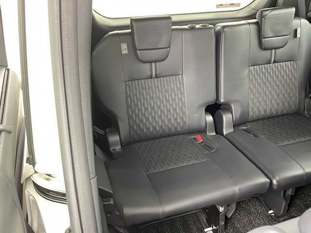 トヨタ ノア ハイブリッド S－Z 兵庫県 2023(令5)年 5.8万km ホワイトパールクリスタルシャイン ・純正10.5インチディスプレイナビオーディオ/・Bluetooth/CD/DVD/USB/フルセグテレビ/・バックカメラ/・トヨタセーフティセンス/・プリクラッシュセーフティ/・レーントレーシングアシスト/・レーダクルーズコントロール/・オートマチックハイビーム/・ロードサインアシスト/・ドライバー異常時対応システム/・プロアクティブドライビングアシスト/・発進遅れ告知機能/・ブラインドスポットモニター/・パーキングサポートブレーキ/・車両接近通報装置/・前後クリアランスソナー/・純正フリップダウンモニター/・電子パーキングブレーキ/・オートブレーキホールド/・両側パワースライドドア/・ステアリングスイッチ/・合皮＋ファブリックシート/・前席シートヒーター/・純正フロアマット/・LEDヘッドライト/・モデリスタシグネチャーイルミブレード/・モデリスタサイドスカート/・ビルトインETC2.0/・100V充電