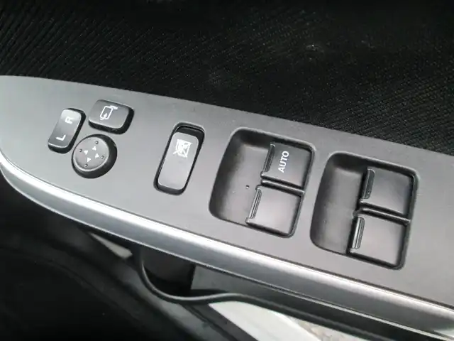 スズキ ソリオ バンディット HV MV Dカメラ ブレーキS 千葉県 2016(平28)年 5.2万km ピュアホワイトP ワンオーナー/社外8インチナビ、フルセグTV/バックカメラ/オーディオ【CD/DVD/SD/BT/MSV】/デュアルカメラブレーキサポート/両側パワースライドドア/HIDヘッドライト/純正15インチアルミホイール/ウィンカードアミラー/コーナーセンサー/運転席シートヒーター/ドライブレコーダー/ETC/アイドリングストップ/ステアリングスイッチ/スマートキー/H28/29/30/R1/3/5年整備記録