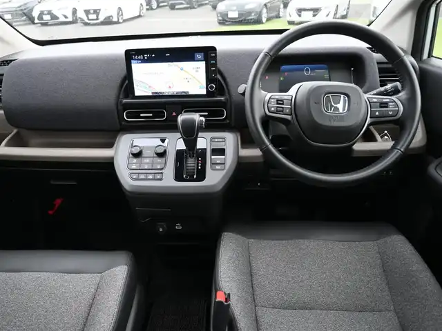 ホンダ フリード ハイブリット e:HEV AIR EX 千葉県 2024(令6)年 2.3万km プラチナホワイトパール ホンダセンシング/・衝突軽減ブレーキ（CMBS）/・車線維持支援システム（LKAS）/・アダプティブクルーズコントロール（ACC）/・ブラインドスポットインフォメーション/・後方誤発進抑制機能/・誤発進抑制機能/両側パワースライドドア/純正コネクトナビ/地デジTV/【Bluetooth接続】/【Apple CarPlay　Android Auto対応】/バックカメラ/ドライブレコーダー（前後撮影）/前席シートヒーター/革巻きステアリング/ETC/LEDヘッドライト/ウインカーミラー/コーナーセンサー/純正15インチアルミホイル/サイド/カーテンエアバッグ/Honda スマートキー