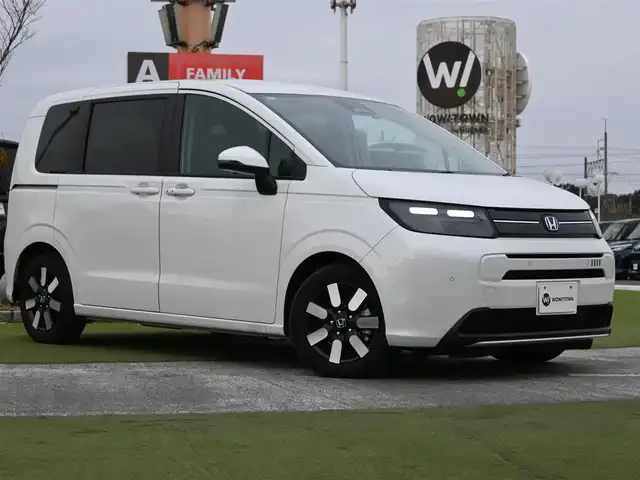 ホンダ フリード ハイブリット e:HEV AIR EX 千葉県 2024(令6)年 2.3万km プラチナホワイトパール ホンダセンシング/・衝突軽減ブレーキ（CMBS）/・車線維持支援システム（LKAS）/・アダプティブクルーズコントロール（ACC）/・ブラインドスポットインフォメーション/・後方誤発進抑制機能/・誤発進抑制機能/両側パワースライドドア/純正コネクトナビ/地デジTV/【Bluetooth接続】/【Apple CarPlay　Android Auto対応】/バックカメラ/ドライブレコーダー（前後撮影）/前席シートヒーター/革巻きステアリング/ETC/LEDヘッドライト/ウインカーミラー/コーナーセンサー/純正15インチアルミホイル/サイド/カーテンエアバッグ/Honda スマートキー