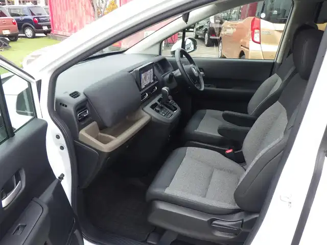 ホンダ フリード ハイブリット e:HEV AIR EX 千葉県 2024(令6)年 2.3万km プラチナホワイトパール ホンダセンシング/・衝突軽減ブレーキ（CMBS）/・車線維持支援システム（LKAS）/・アダプティブクルーズコントロール（ACC）/・ブラインドスポットインフォメーション/・後方誤発進抑制機能/・誤発進抑制機能/両側パワースライドドア/純正コネクトナビ/地デジTV/【Bluetooth接続】/【Apple CarPlay　Android Auto対応】/バックカメラ/ドライブレコーダー（前後撮影）/前席シートヒーター/革巻きステアリング/ETC/LEDヘッドライト/ウインカーミラー/コーナーセンサー/純正15インチアルミホイル/サイド/カーテンエアバッグ/Honda スマートキー