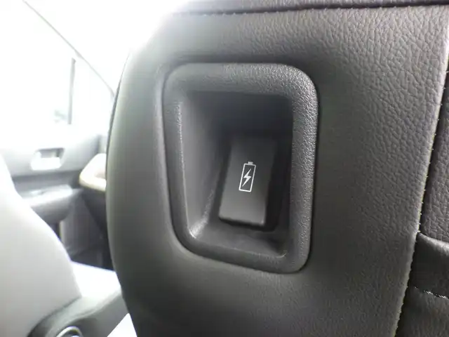 ホンダ フリード ハイブリット e:HEV AIR EX 千葉県 2024(令6)年 2.3万km プラチナホワイトパール ホンダセンシング/・衝突軽減ブレーキ（CMBS）/・車線維持支援システム（LKAS）/・アダプティブクルーズコントロール（ACC）/・ブラインドスポットインフォメーション/・後方誤発進抑制機能/・誤発進抑制機能/両側パワースライドドア/純正コネクトナビ/地デジTV/【Bluetooth接続】/【Apple CarPlay　Android Auto対応】/バックカメラ/ドライブレコーダー（前後撮影）/前席シートヒーター/革巻きステアリング/ETC/LEDヘッドライト/ウインカーミラー/コーナーセンサー/純正15インチアルミホイル/サイド/カーテンエアバッグ/Honda スマートキー