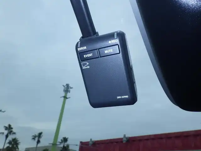 ホンダ フリード ハイブリット e:HEV AIR EX 千葉県 2024(令6)年 2.3万km プラチナホワイトパール ホンダセンシング/・衝突軽減ブレーキ（CMBS）/・車線維持支援システム（LKAS）/・アダプティブクルーズコントロール（ACC）/・ブラインドスポットインフォメーション/・後方誤発進抑制機能/・誤発進抑制機能/両側パワースライドドア/純正コネクトナビ/地デジTV/【Bluetooth接続】/【Apple CarPlay　Android Auto対応】/バックカメラ/ドライブレコーダー（前後撮影）/前席シートヒーター/革巻きステアリング/ETC/LEDヘッドライト/ウインカーミラー/コーナーセンサー/純正15インチアルミホイル/サイド/カーテンエアバッグ/Honda スマートキー