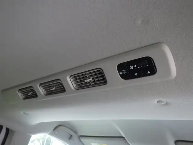 ホンダ フリード ハイブリット e:HEV AIR EX 千葉県 2024(令6)年 2.3万km プラチナホワイトパール ホンダセンシング/・衝突軽減ブレーキ（CMBS）/・車線維持支援システム（LKAS）/・アダプティブクルーズコントロール（ACC）/・ブラインドスポットインフォメーション/・後方誤発進抑制機能/・誤発進抑制機能/両側パワースライドドア/純正コネクトナビ/地デジTV/【Bluetooth接続】/【Apple CarPlay　Android Auto対応】/バックカメラ/ドライブレコーダー（前後撮影）/前席シートヒーター/革巻きステアリング/ETC/LEDヘッドライト/ウインカーミラー/コーナーセンサー/純正15インチアルミホイル/サイド/カーテンエアバッグ/Honda スマートキー