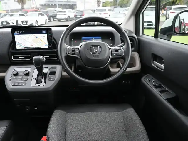 ホンダ フリード ハイブリット e:HEV AIR EX 千葉県 2024(令6)年 2.3万km プラチナホワイトパール ホンダセンシング/・衝突軽減ブレーキ（CMBS）/・車線維持支援システム（LKAS）/・アダプティブクルーズコントロール（ACC）/・ブラインドスポットインフォメーション/・後方誤発進抑制機能/・誤発進抑制機能/両側パワースライドドア/純正コネクトナビ/地デジTV/【Bluetooth接続】/【Apple CarPlay　Android Auto対応】/バックカメラ/ドライブレコーダー（前後撮影）/前席シートヒーター/革巻きステアリング/ETC/LEDヘッドライト/ウインカーミラー/コーナーセンサー/純正15インチアルミホイル/サイド/カーテンエアバッグ/Honda スマートキー