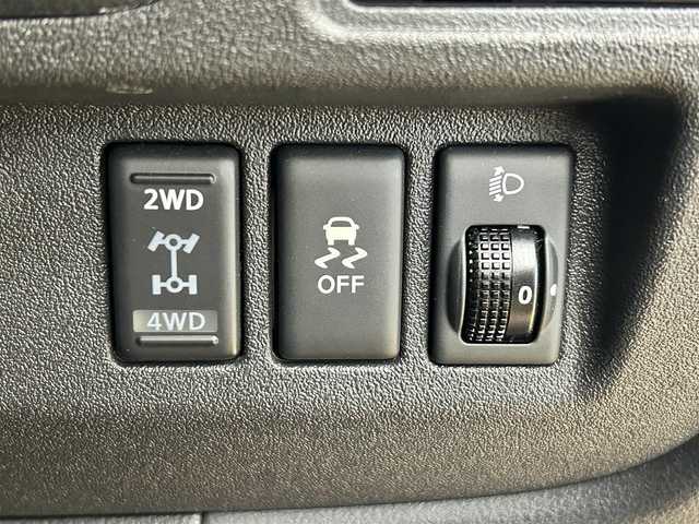 日産 マーチ 12X FOUR Vセレクション 道東・釧路十勝 2018(平30)年 3.5万km ピンク ・ワンオーナー/・純正ディーラーSDナビ/ (CD/DVD/AM/FM/BT/フルセグ）/・純正エンジンスターター/・パートタイム4WD/・横滑り防止/・バックカメラ/・2024年製BS冬タイヤ装着/・純正フロアマット/・純正ドアバイザー/・スマートキー/・スペアキー/・電格ミラー/・取扱説明書/・ナビ説明書/・保証書/・純正AW夏タイヤセット積み込み