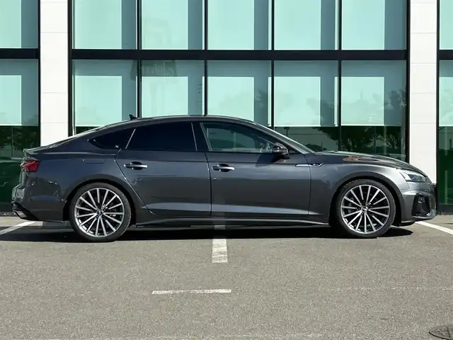 アウディ Ａ５ SB 45TFSIクワトロ Sライン 和歌山県 2021(令3)年 3.2万km ガンＭ 純正ナビ/全方位モニター/フルセグTV/衝突軽減ブレーキ/アダプティブクルーズコントロール/サイドアシスト（BSM)/純正前後ドライブレコーダー/純正ビルトインETC2.0/スペアキー/純正アルミホイール/純正フロアマット/パワーシート/パワーバックドア/LEDヘッドライト