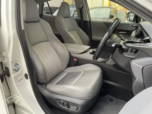 トヨタ ハリアー Z 福岡県 2020(令2)年 2.7万km ホワイトパールクリスタルシャイン 純正ナビ/Bluetooth/TV（フルセグ）/AM/FM/USB/AUX/JBLスピーカー/ハンズフリー/電動格納ミラー/オートライト/オートハイビーム/横滑り防止/プリクラッシュ/クリアランスソナー/ブラインドスポット/ブレーキホールド/リヤクロストラフィックアラート/ETC(2.0)/プッシュスタート/レーン逸脱センサー/電動リヤゲート/パノラマサンルーフ