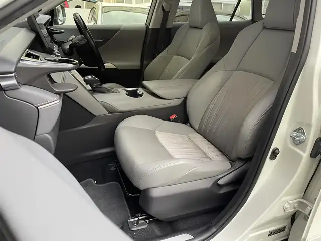 トヨタ ハリアー Z 福岡県 2020(令2)年 2.7万km ホワイトパールクリスタルシャイン 純正ナビ/Bluetooth/TV（フルセグ）/AM/FM/USB/AUX/JBLスピーカー/ハンズフリー/電動格納ミラー/オートライト/オートハイビーム/横滑り防止/プリクラッシュ/クリアランスソナー/ブラインドスポット/ブレーキホールド/リヤクロストラフィックアラート/ETC(2.0)/プッシュスタート/レーン逸脱センサー/電動リヤゲート/パノラマサンルーフ