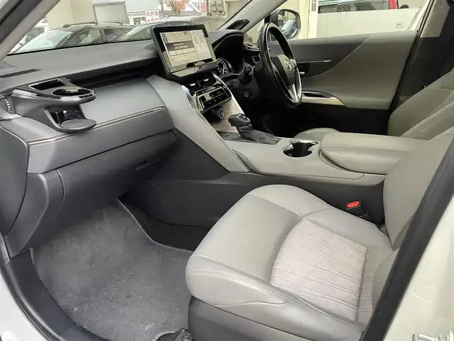 トヨタ ハリアー Z 福岡県 2020(令2)年 2.7万km ホワイトパールクリスタルシャイン 純正ナビ/Bluetooth/TV（フルセグ）/AM/FM/USB/AUX/JBLスピーカー/ハンズフリー/電動格納ミラー/オートライト/オートハイビーム/横滑り防止/プリクラッシュ/クリアランスソナー/ブラインドスポット/ブレーキホールド/リヤクロストラフィックアラート/ETC(2.0)/プッシュスタート/レーン逸脱センサー/電動リヤゲート/パノラマサンルーフ