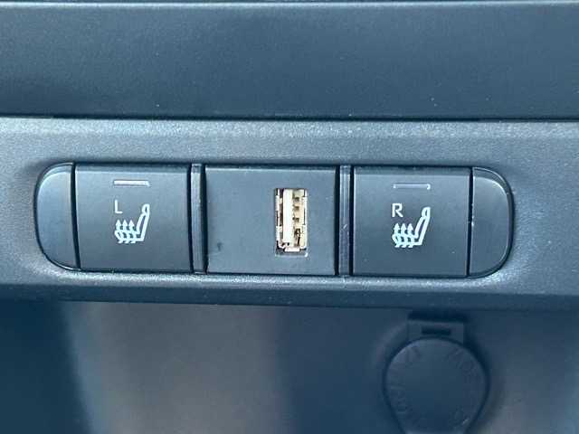 トヨタ ヤリス ハイブリッド Z 千葉県 2020(令2)年 2.8万km ホワイトパールクリスタルシャイン Bluetooth/クルーズコントロール/ディスプレイオーディオ/ETC/前席シートヒーター/後ドラレコ/バックカメラ/プッシュスタート/モデリスタエアロ/モデリスタホイール/USB入力端子/LEDヘッドライト/純正フロアマット/横滑り防止装置/盗難防止装置/衝突被害軽減システム/オートライト/オートマチックハイビーム/スマートキー/スペアキー×１