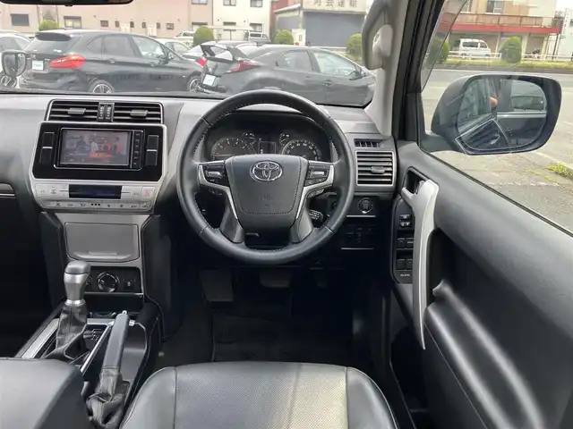 トヨタ ランドクルーザー プラド TX Lパッケージ 三重県 2019(令1)年 4.2万km ブラック ♪ワンオーナー/♪走行41140km/♪車検 令和8年6月26日迄/♪4WD/プリクラッシュセーフティ/レーンディパーチャーアラート/レーダークルーズコントロール/オートマチックハイビーム/クリアランスソナー/黒革シート/前席パワーシート/前席シートヒーター/エアシート/スマートキー×2/プッシュスタート/純正メモリナビ/・USB/HDMI/・フルセグ/SD録音/・DVD再生/・Bluetoothオーディオ/・バックカメラ/2nd START/純正17インチAW/LEDヘッドライト/LEDフォグライト/オートライト/ウィンカーミラー/オートリトラクタブルミラー/ルーフレール/サイドステップ/革巻ステアリング/ステアリングスイッチ/プライバシーガラス/フロアマット/ドアバイザー/ETC/サイド/カーテン/ニーエアバック