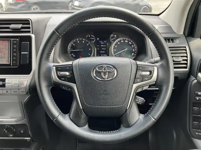 トヨタ ランドクルーザー プラド TX Lパッケージ 三重県 2019(令1)年 4.2万km ブラック ♪ワンオーナー/♪走行41140km/♪車検 令和8年6月26日迄/♪4WD/プリクラッシュセーフティ/レーンディパーチャーアラート/レーダークルーズコントロール/オートマチックハイビーム/クリアランスソナー/黒革シート/前席パワーシート/前席シートヒーター/エアシート/スマートキー×2/プッシュスタート/純正メモリナビ/・USB/HDMI/・フルセグ/SD録音/・DVD再生/・Bluetoothオーディオ/・バックカメラ/2nd START/純正17インチAW/LEDヘッドライト/LEDフォグライト/オートライト/ウィンカーミラー/オートリトラクタブルミラー/ルーフレール/サイドステップ/革巻ステアリング/ステアリングスイッチ/プライバシーガラス/フロアマット/ドアバイザー/ETC/サイド/カーテン/ニーエアバック