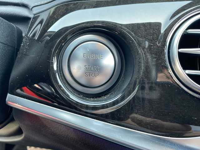 メルセデス・ベンツ Ｓ４００ ハイブリッド エクスクルーシブ AMGライン 新潟県 2016(平28)年 7.4万km ダイヤモンドホワイト レーダーセーフティパッケージ/リアシートコンフォートパッケージ/ラグジュアリーヘッドレスト/Brumesterサウンド/リアエンターテインメントシステム/スライディングルーフ/純正メモリナビ/(AM/FM/CD/DVD/SD/フルセグ/Bluetooth)/全方位モニター/パワーバックドア/アダプティブクルーズコントロール/LEDオートライト/本革シート/全席パワーシート/全席シートヒーター/エアシート/AMG19インチアルミホイール/AMGアルミホイール付夏タイヤ積込/(245/40/R20/4mm)/アンビエントライト/ブラインドスポットモニター/スマートキー/ETC